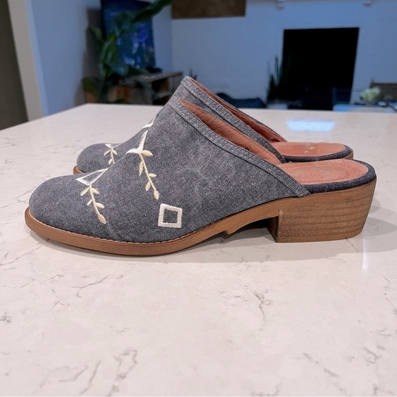 MUSSE & CLOUD Denim Southwestern Embroidered Almond Toe Mules Size US 8 - Picture 2 of 12